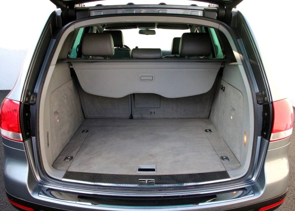 Volkswagen Touareg 7L zavazadlový prostor