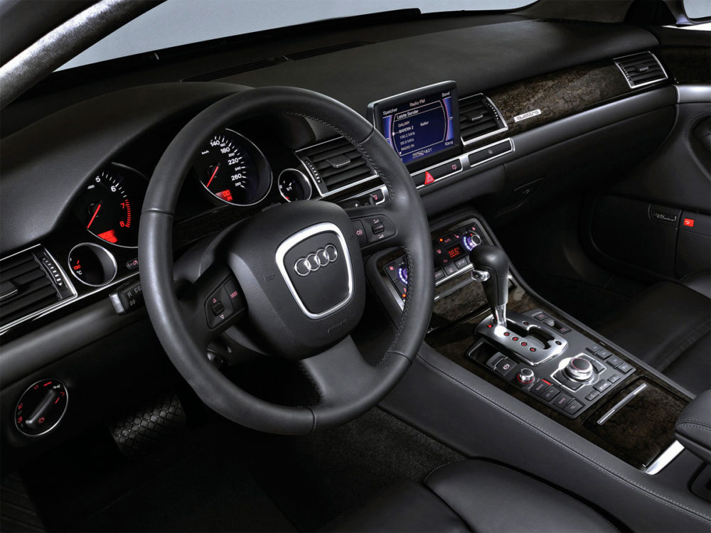 Audi A8 D3 (2002-2009) - interiér